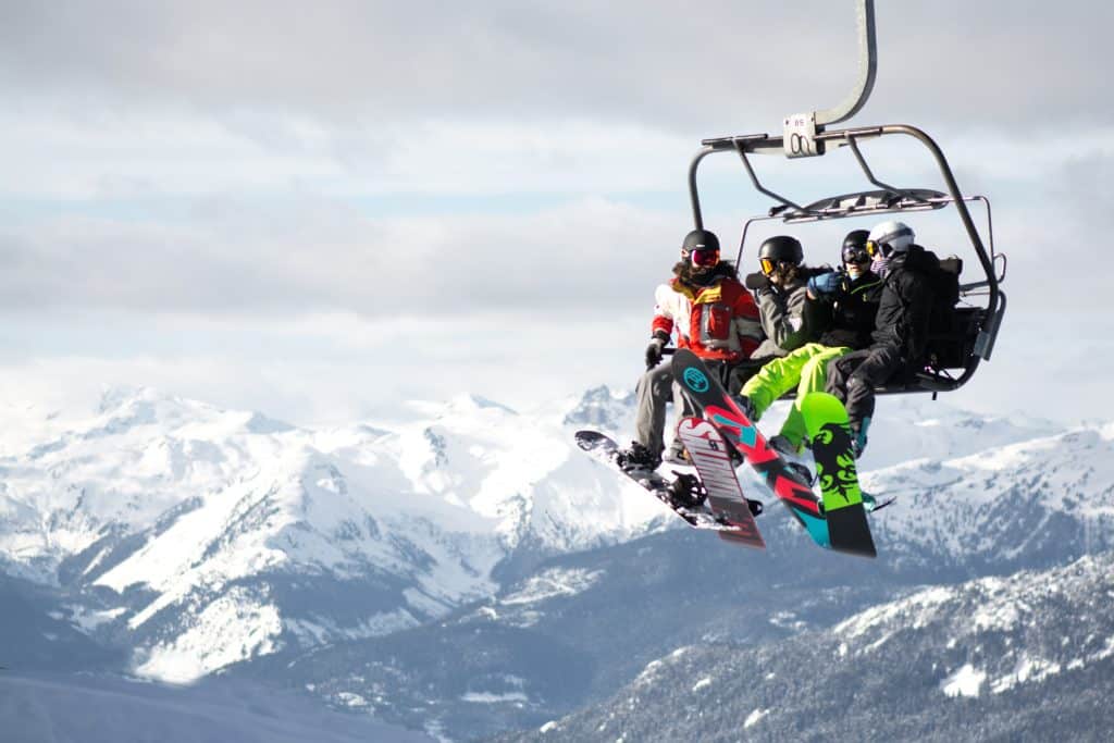 4 personnes sur un télésiège