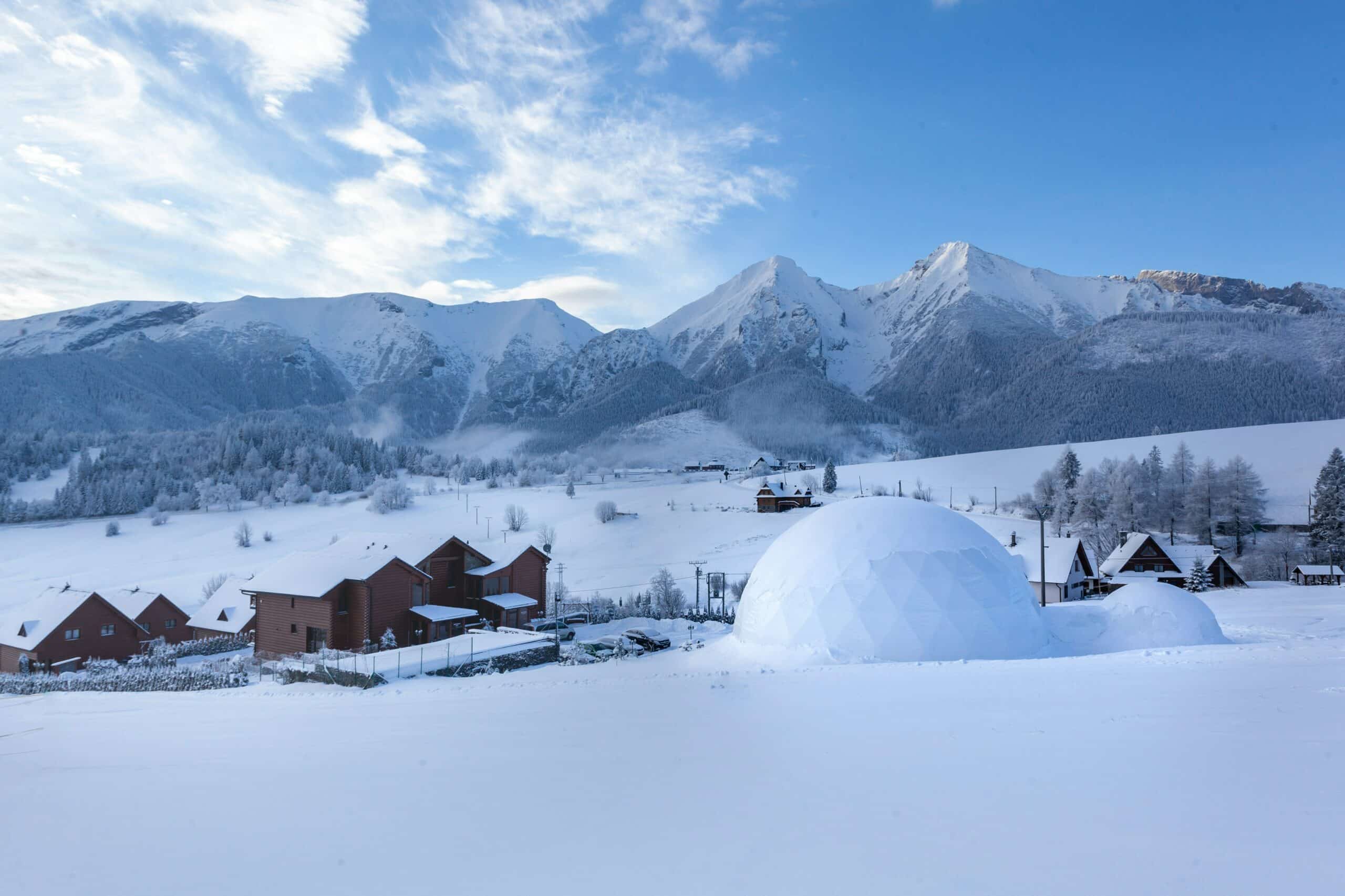 Dormir dans un igloo : expériences uniques en montagne